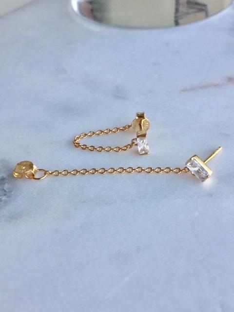 Classic Gold Earring with Timeless Appeal