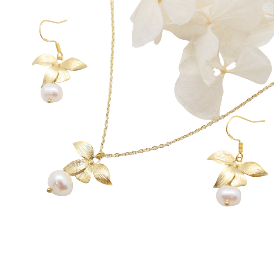 Classic Gold Set with Timeless Appeal
