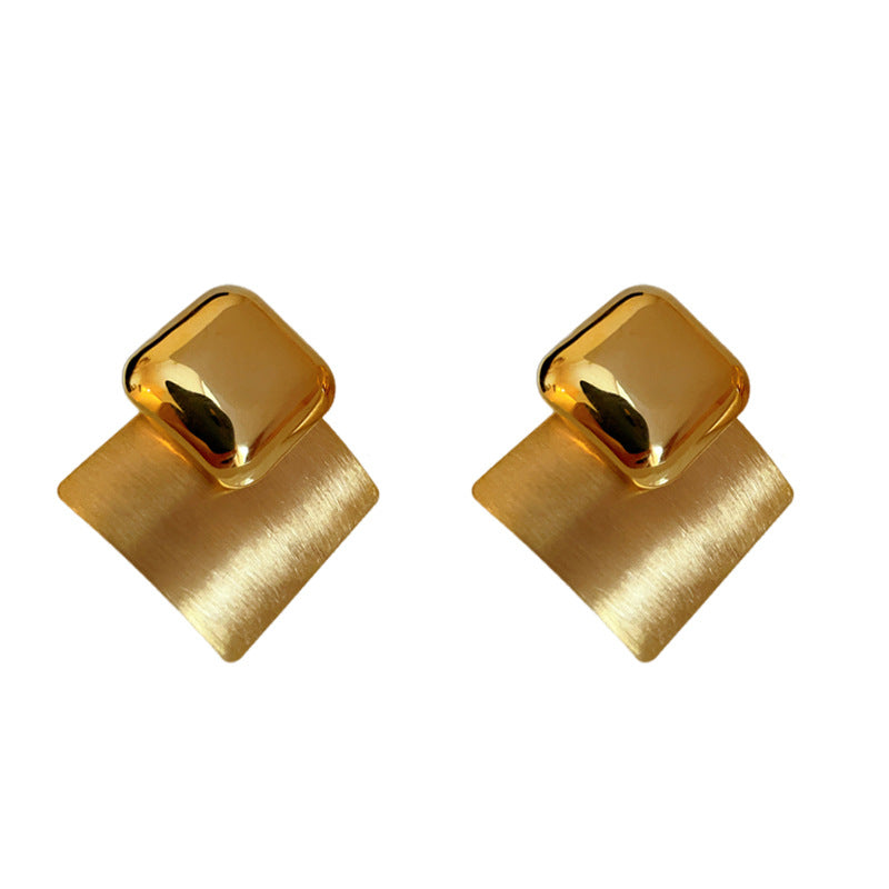 Elegant Gold Earring for Every Occasion