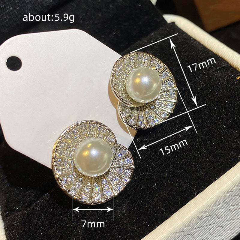 Classic Pearl Earring with Timeless Appeal