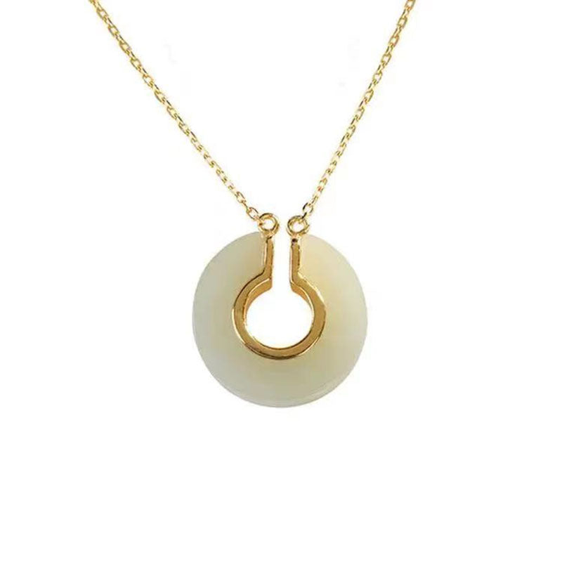 Classic Silver Necklace with Timeless Appeal