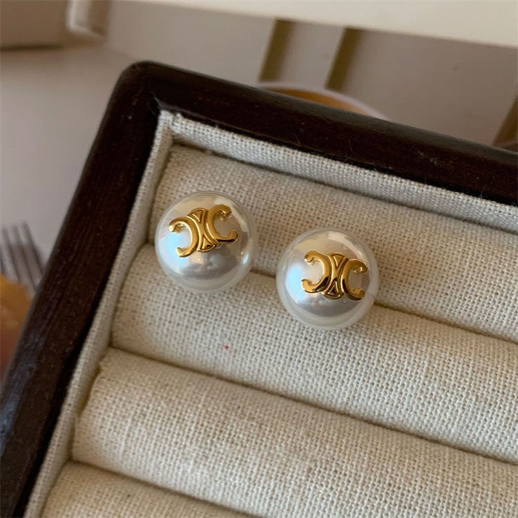 Classic Pearl Earring with Timeless Appeal