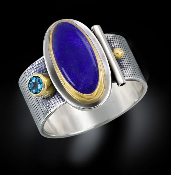 Classic Silver Ring with Timeless Appeal