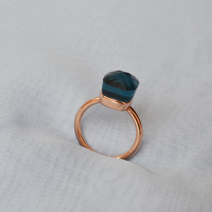 Classic Gold Ring with Timeless Appeal