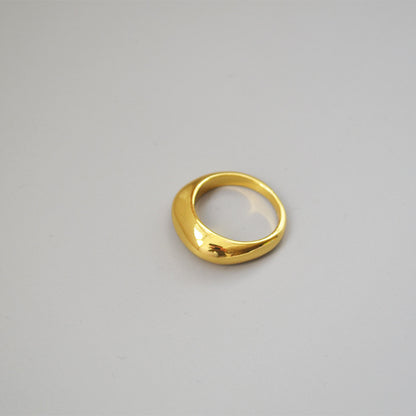 Classic Gold Ring with Timeless Appeal
