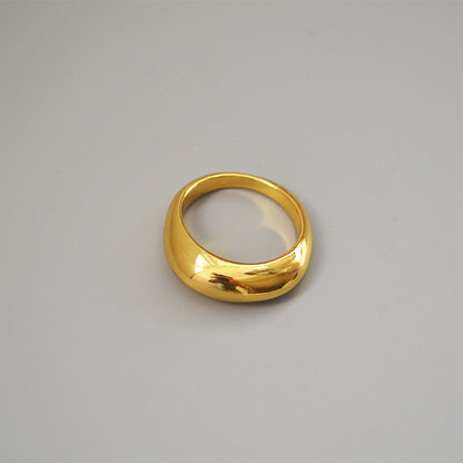 Classic Gold Ring with Timeless Appeal