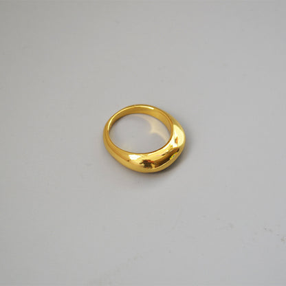 Classic Gold Ring with Timeless Appeal