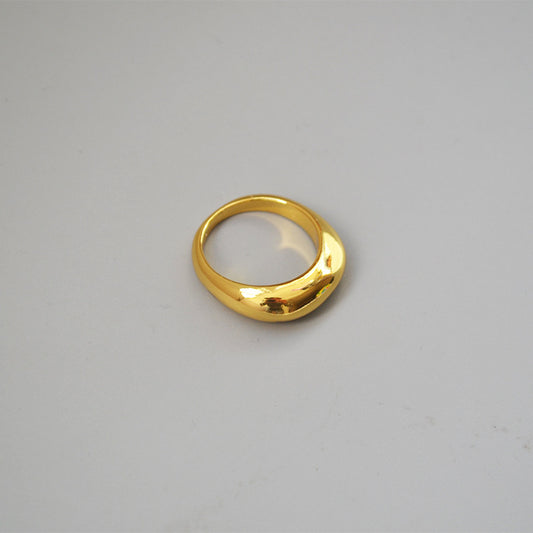 Classic Gold Ring with Timeless Appeal