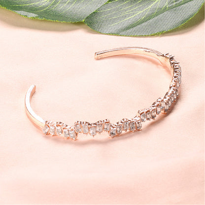 Romantic Gold Bracelet for Special Moments