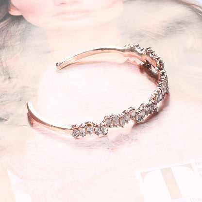 Romantic Gold Bracelet for Special Moments