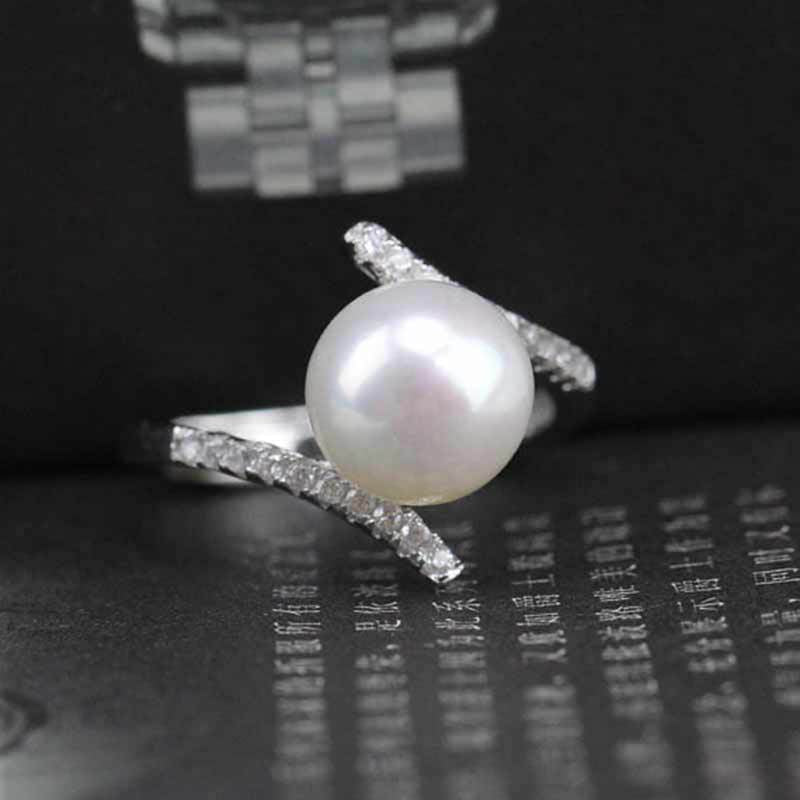 Classic Pearl Ring with Timeless Appeal