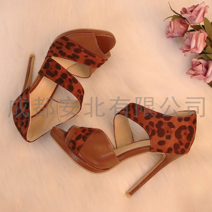 Chic Orthopedic Sandals with Unique Design