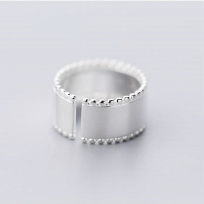 Classic Silver Ring with Timeless Appeal