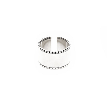 Classic Silver Ring with Timeless Appeal