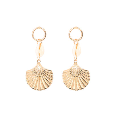 Charming Gold Earring for Any Occasion