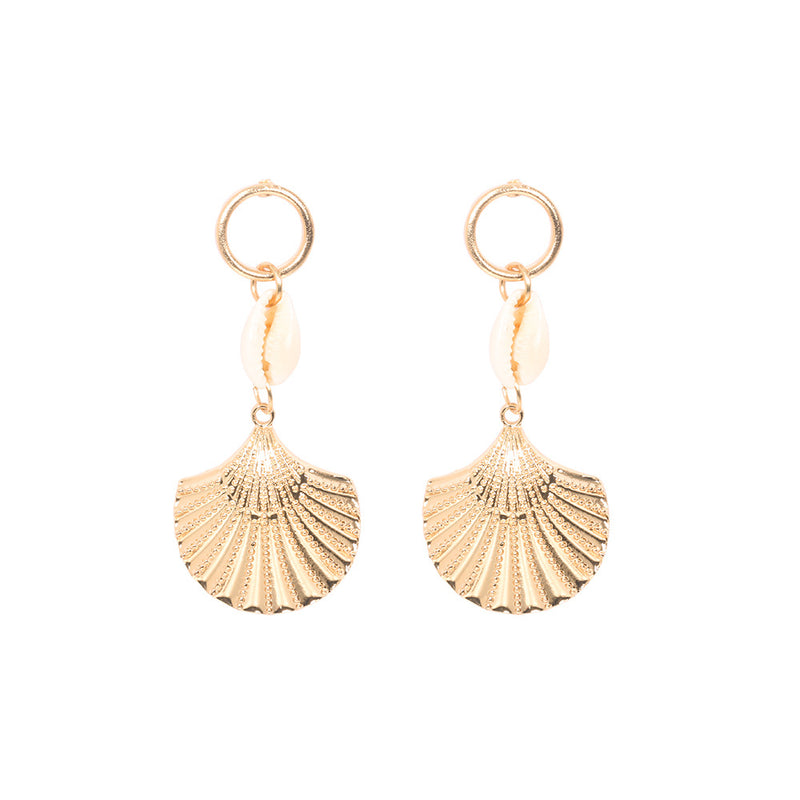 Charming Gold Earring for Any Occasion