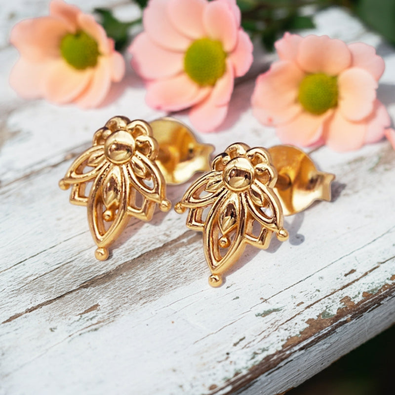Beautiful Gold Earring with Unique Style