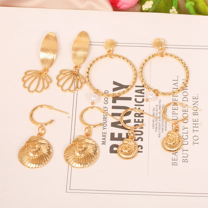 Romantic Gold Earring for Special Moments