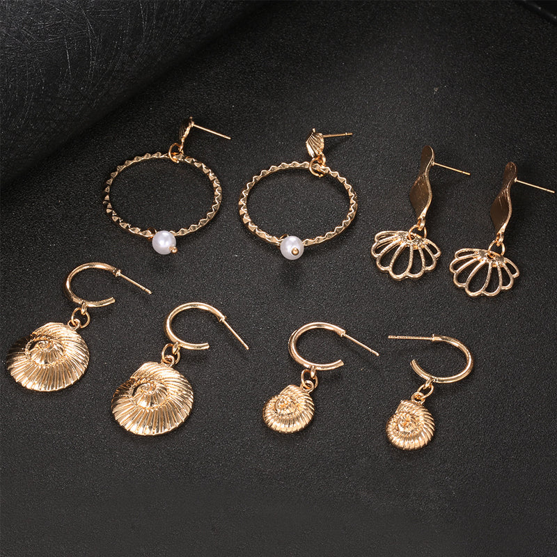 Romantic Gold Earring for Special Moments