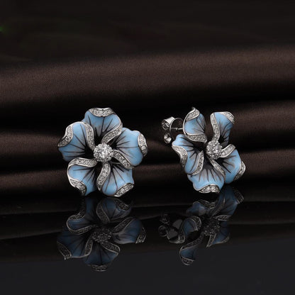 Charming Piece for Any Occasion