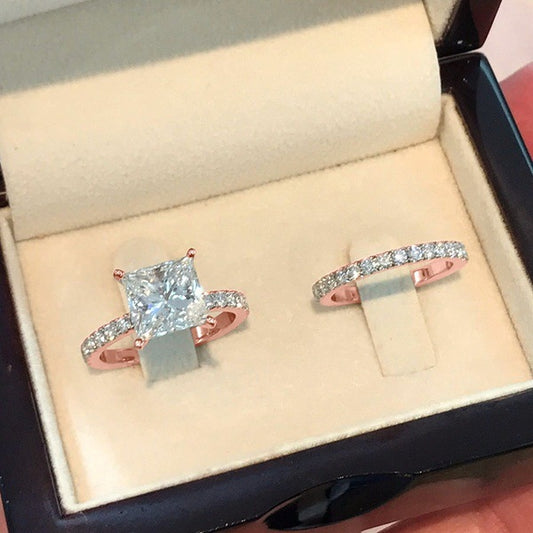 Beautiful Gold Set with Unique Style