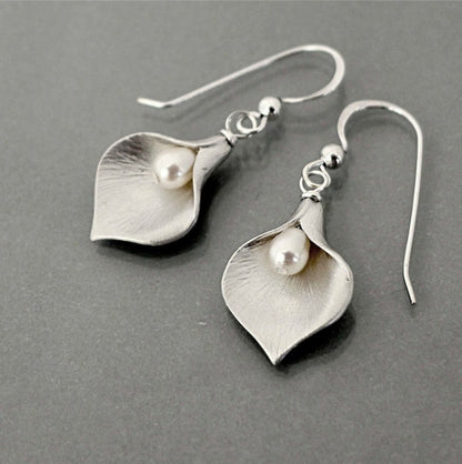 Romantic Pearl Earring for Special Moments
