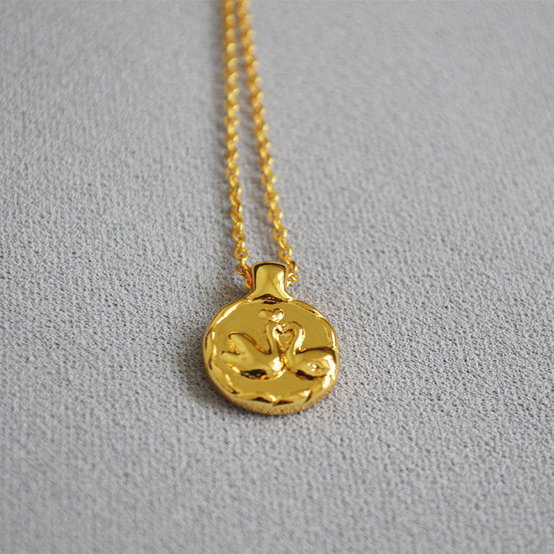 Romantic Gold Necklace for Special Moments