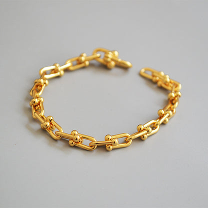 Classic Gold Bracelet with Timeless Appeal
