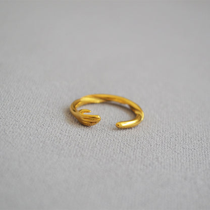 Classic Gold Ring with Timeless Appeal