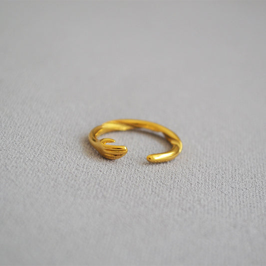 Classic Gold Ring with Timeless Appeal