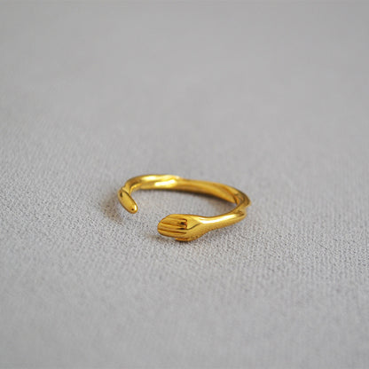 Classic Gold Ring with Timeless Appeal