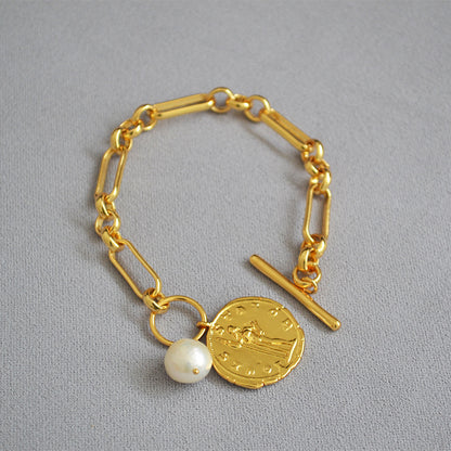 Charming Gold Bracelet for Any Occasion