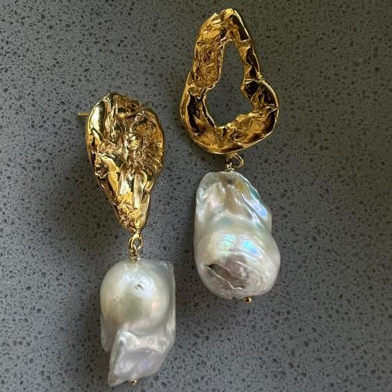 Romantic Gold Earring for Special Moments