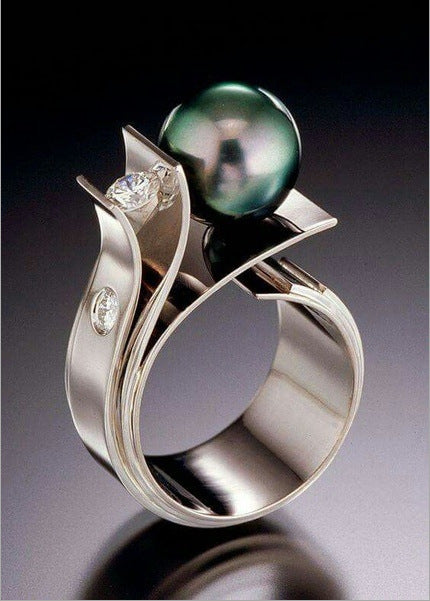Beautiful Pearl Ring with Unique Style