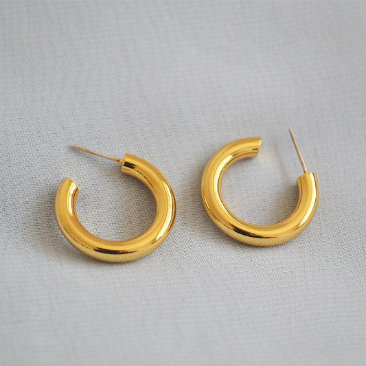 Charming Gold Earring for Any Occasion