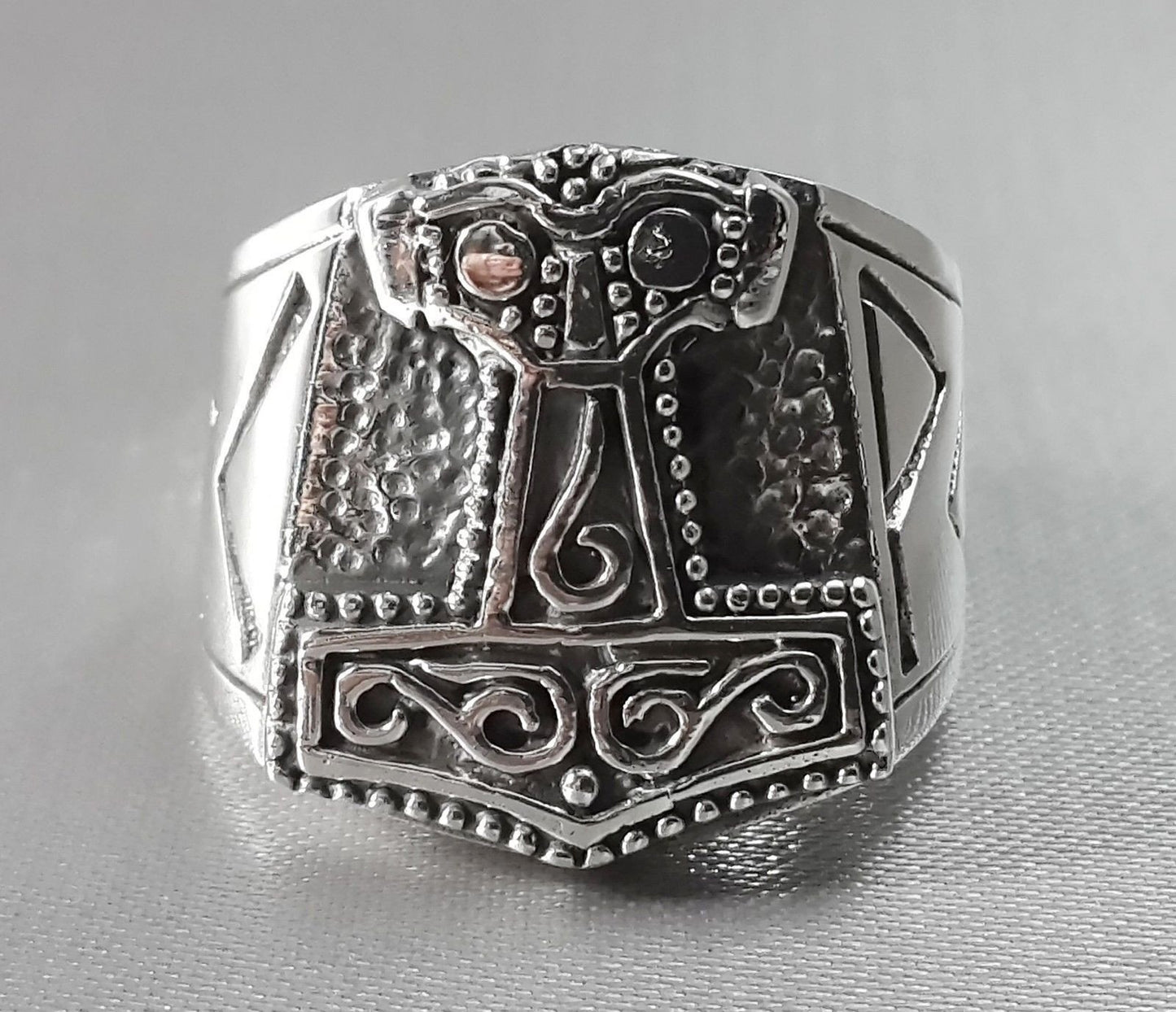 Stunning Ring for Daily Wear