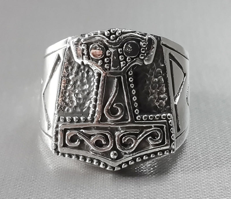 Stunning Ring for Daily Wear