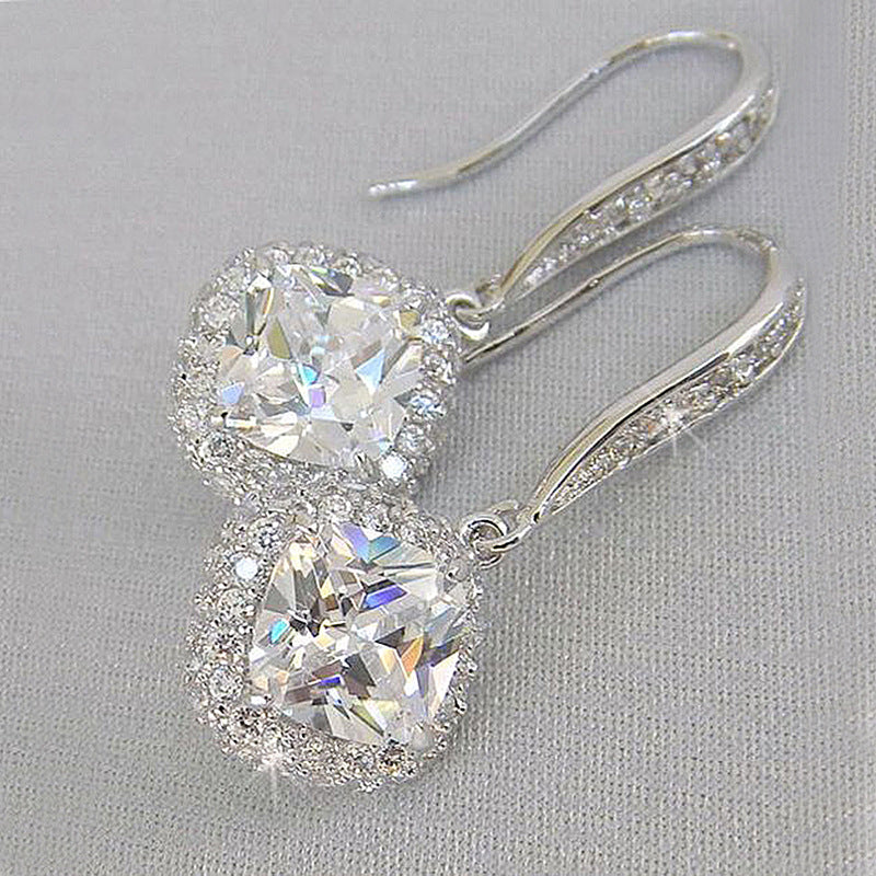 Charming Earring for Any Occasion
