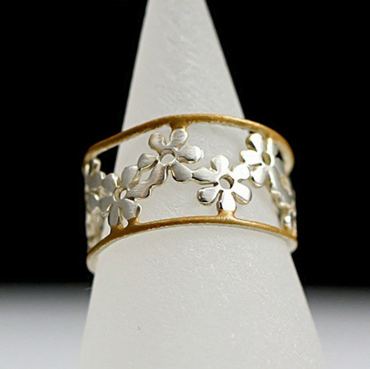 Stunning Gold Ring for Daily Wear