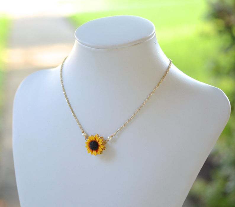 Beautiful Pearl Necklace with Unique Style