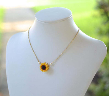 Beautiful Pearl Necklace with Unique Style