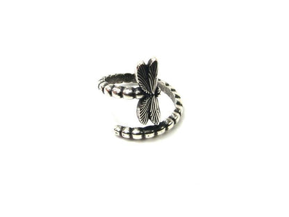 Classic Silver Ring with Timeless Appeal
