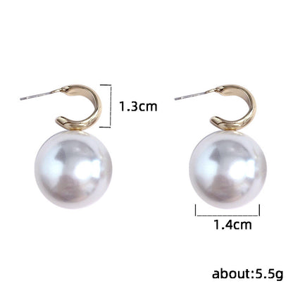 Charming Pearl Earring for Any Occasion
