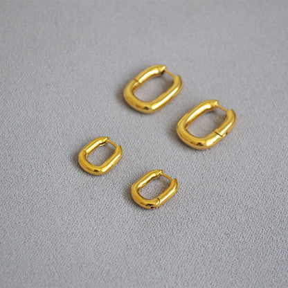 Classic Gold Earring with Timeless Appeal