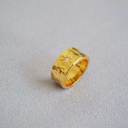 Classic Gold Ring with Timeless Appeal