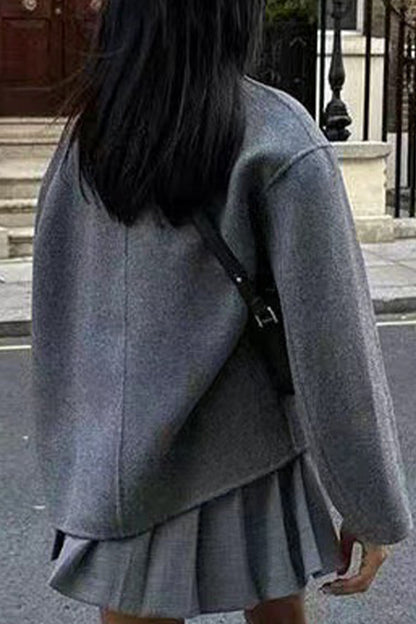 JO | Timeless and elegant garment