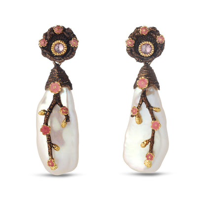Beautiful Gold Earring with Unique Style