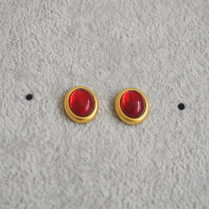 Classic Gold Earring with Timeless Appeal