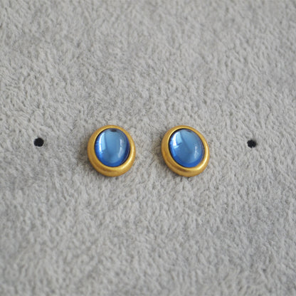 Classic Gold Earring with Timeless Appeal