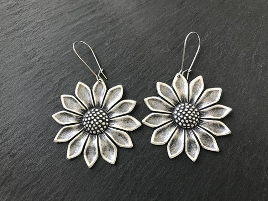 Charming Gold Earring for Any Occasion